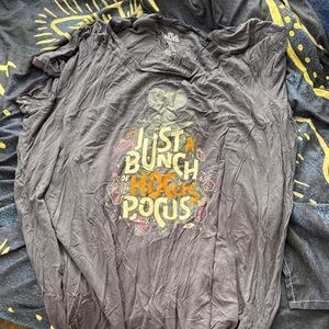 Gray Graphic Sleep Shirt with Hocus Pocus Design